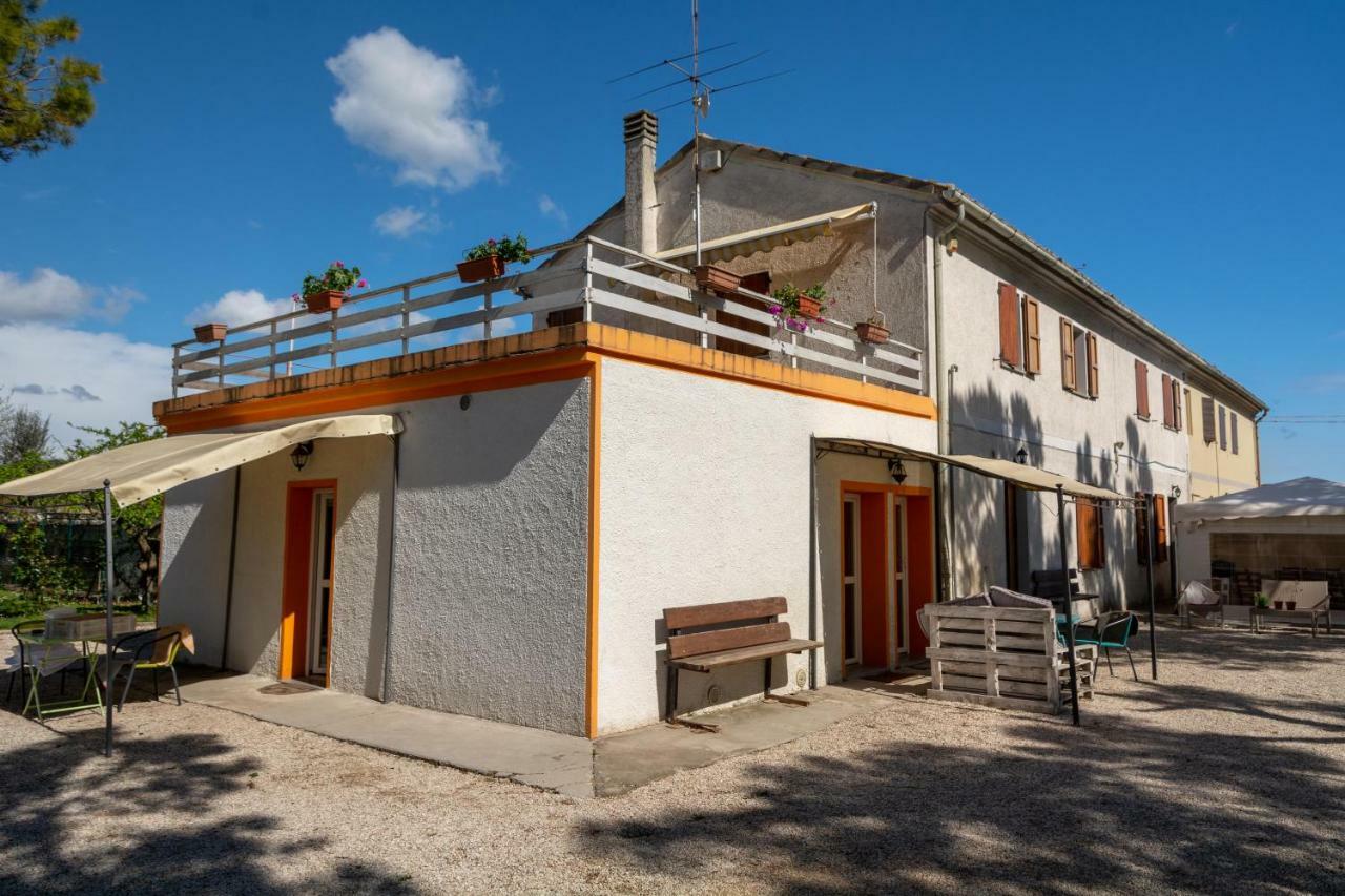 B&B Sotto Le Stelle Фано Екстериор снимка